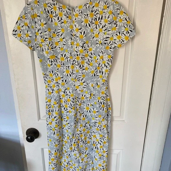 CAROLINA HERRERA Daisy Pigment Cloque Sheath Dress - Picture 4 of 5